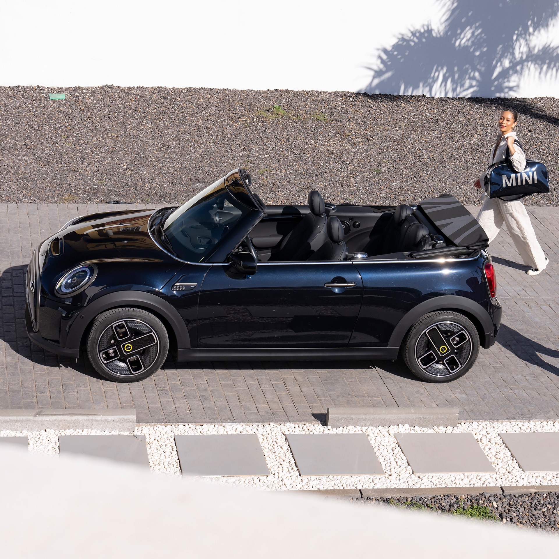 First ever all-electric MINI Convertible - financial services teaser